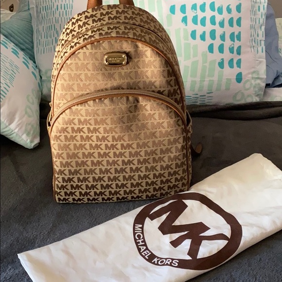 Michael Kors Handbags - Micheal Kors Backpack w/ bag